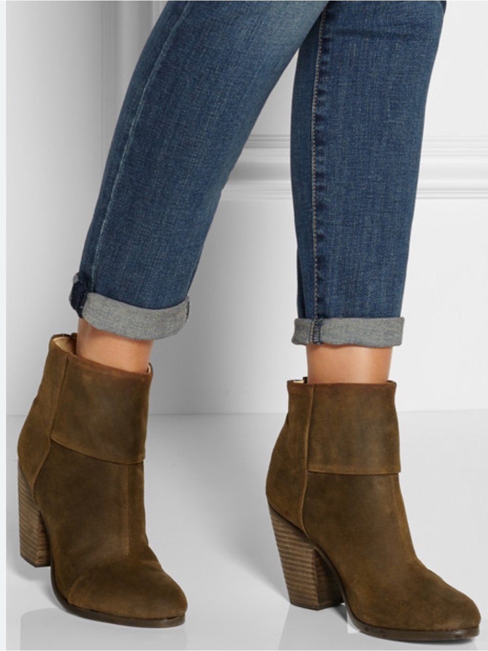 Rag and bone Women's Suede Ankle Boots - khaki color
Used but good condition